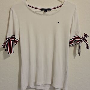 Tommy Hilfiger short sleeved tshirt with ribbon detail. Size M